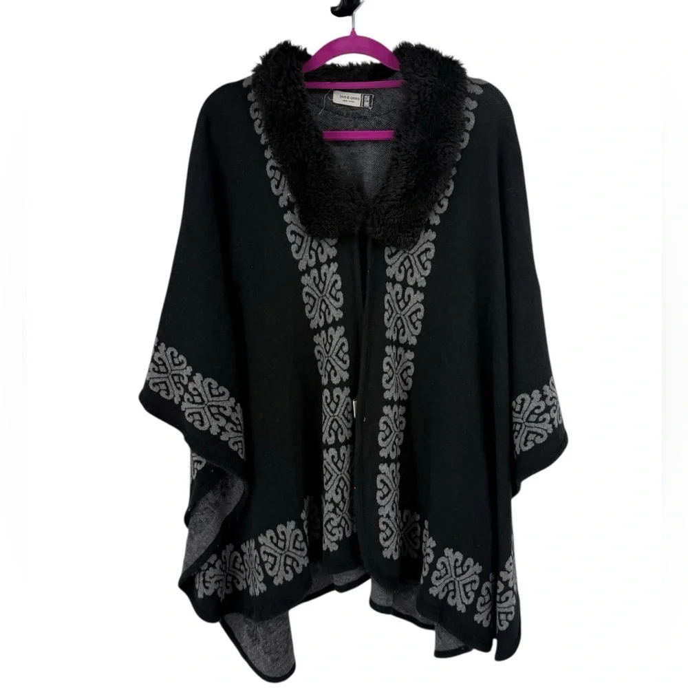 Jon & Anna New York Black Faux Fur Collar Jacquard Knit Poncho Cape Wrap OS